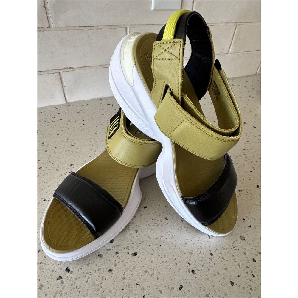 Sorel Explorer Blitz Stride Leather Olive Green and Black Sport Sandals Size 7